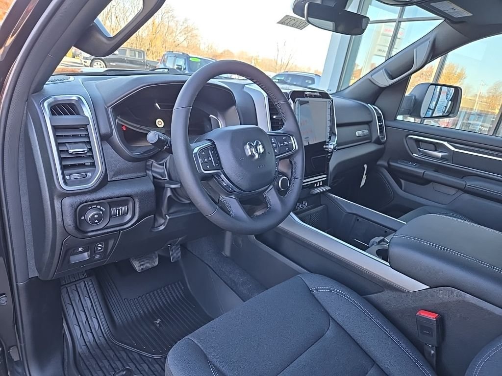 New 2026 Diamond Black Crystal Pearl-Coat Exterior Paint RAM Big Horn/Lone Star image 41