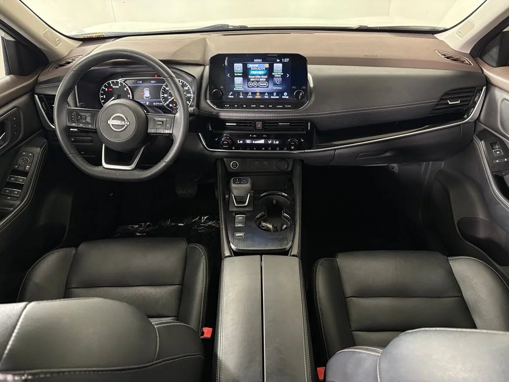 Used 2022 White Nissan SL image 30