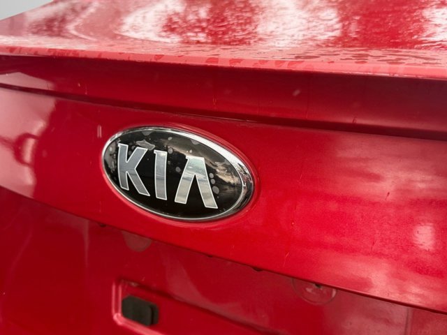Used 2018 Red Kia S image 9
