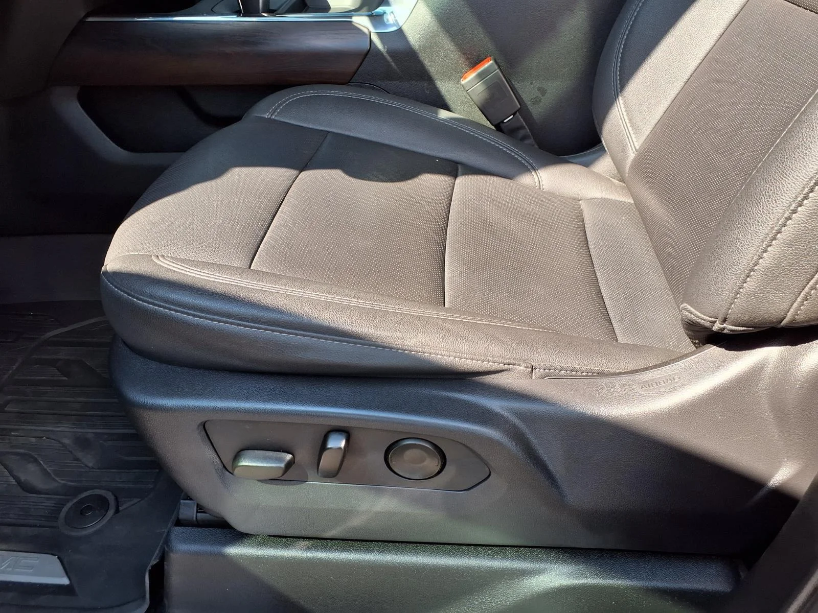 Used 2023 Onyx Black GMC SLT image 22