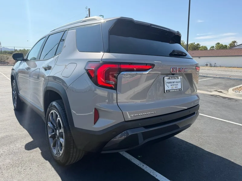 New 2027 Riverstone Metallic GMC Elevation image 5
