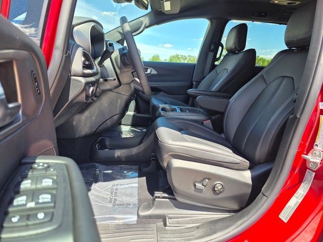 New 2027 Red Hot Pearl-Coat Exterior Paint Chrysler Select image 22