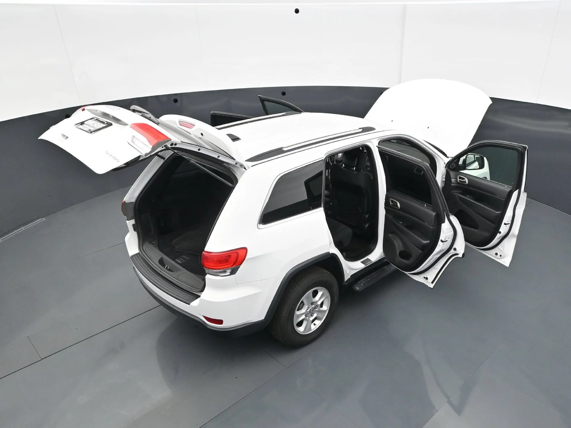 Used 2015 Bright White Clearcoat Jeep Laredo image 41
