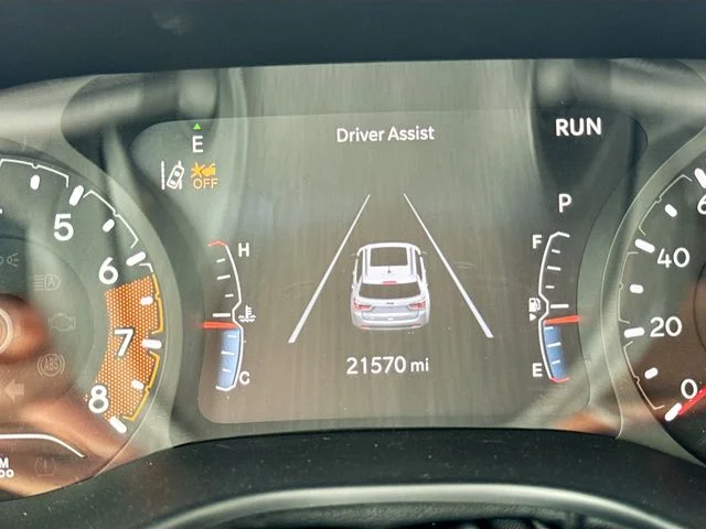 Used 2023 Gray Jeep Altitude image 12