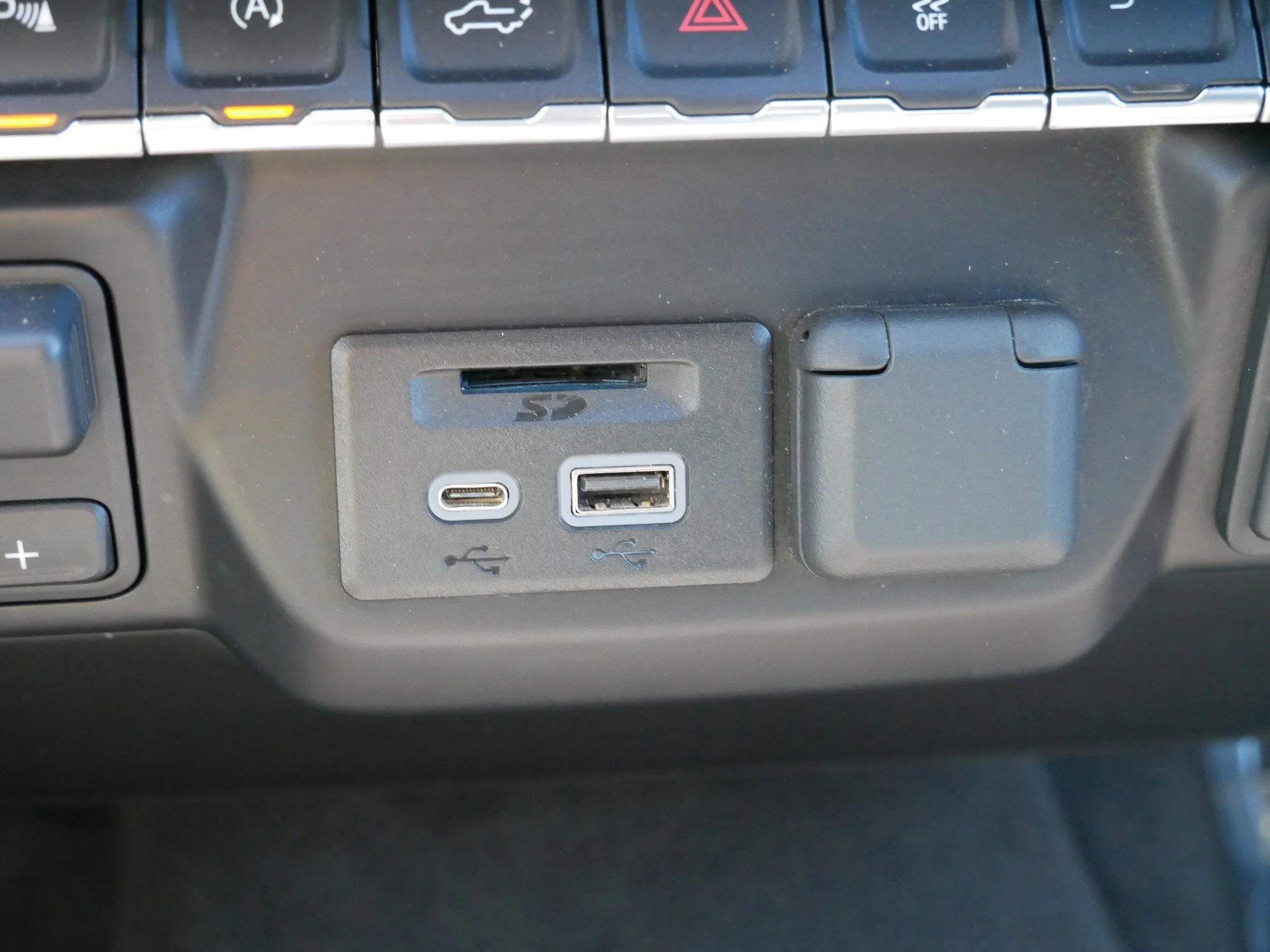 Used 2019 Summit White Chevrolet LT image 32