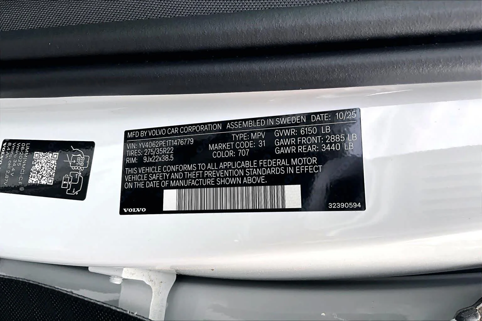 New 2026 Crystal White Volvo Plus image 12