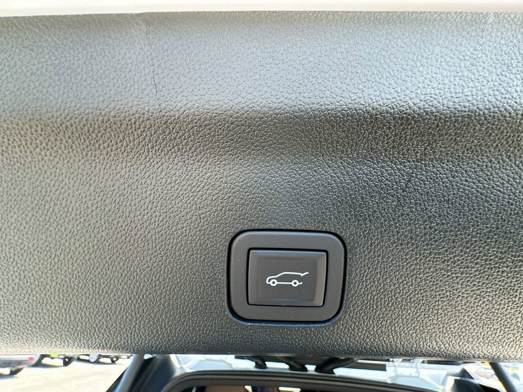 2026 Chevrolet Suburban High Country - Photo 38