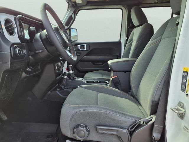 Used 2024 White Jeep Sahara image 12