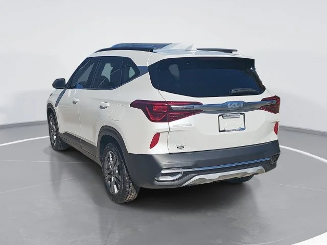 Used 2023 White Kia S image 5