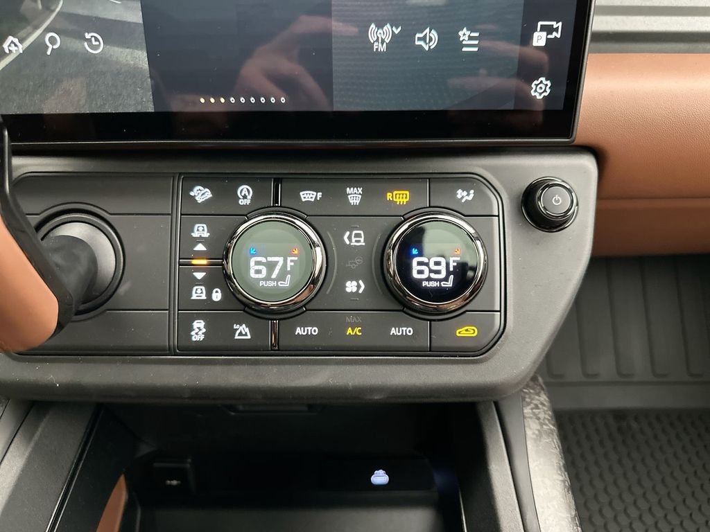 New 2026 Petra Copper Land Rover OCTA image 25