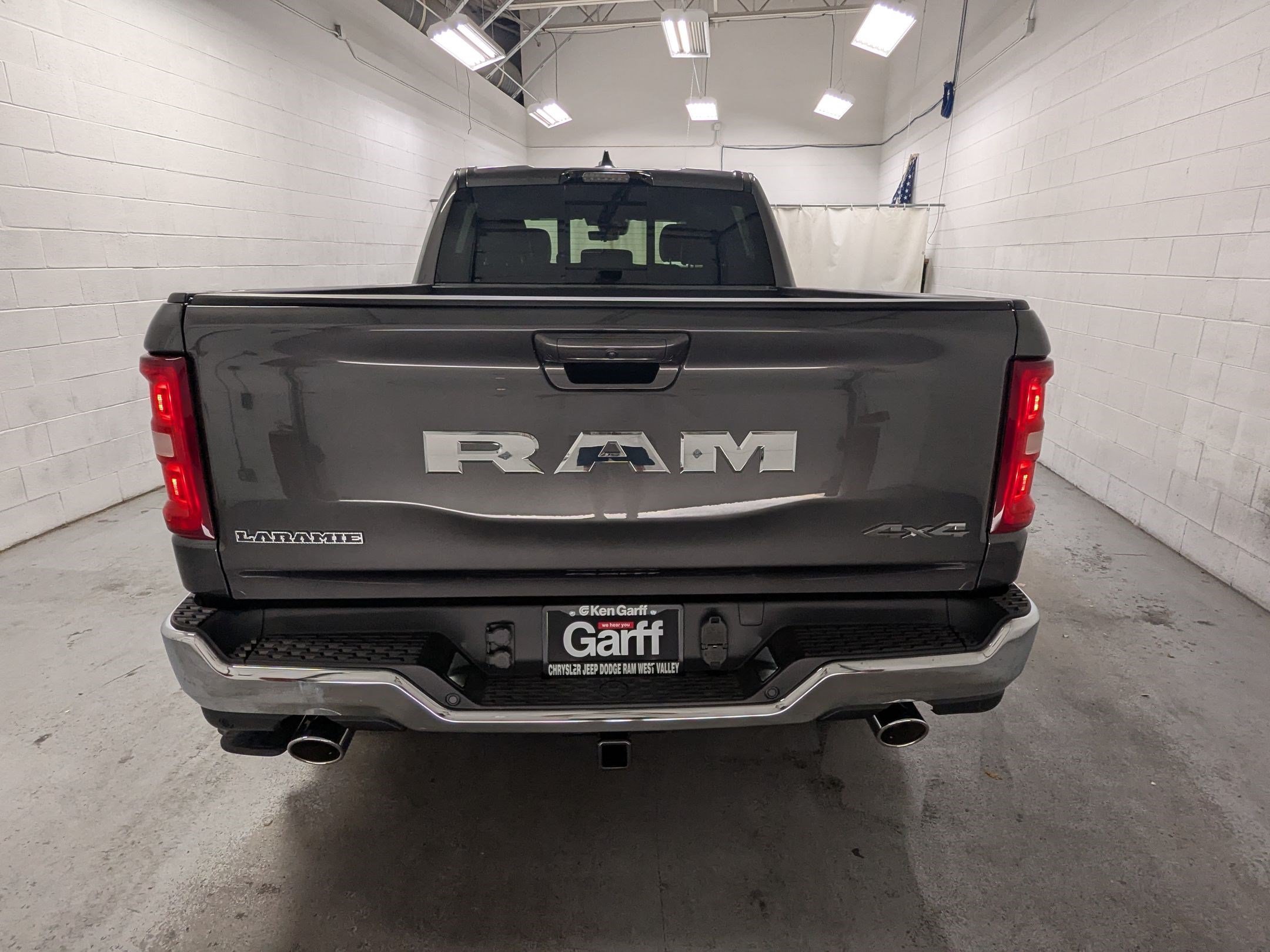 New 2026 Granite Crystal Metallic Clear-Coat Exterior Paint RAM Laramie image 5