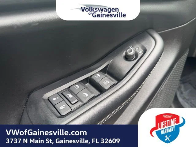 Used 2023 Diamond Black Crystal Pearlcoat Jeep Laredo image 19