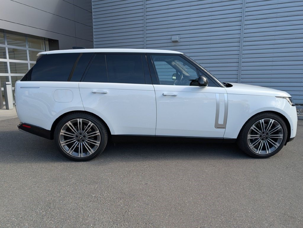 Used 2023 Fuji White Land Rover Autobiography image 4