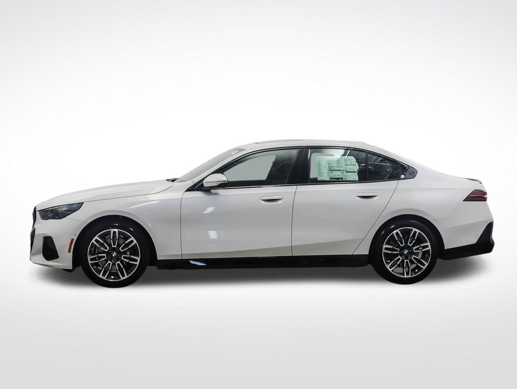 Used 2027 White Metallic BMW 530i xDrive image 2