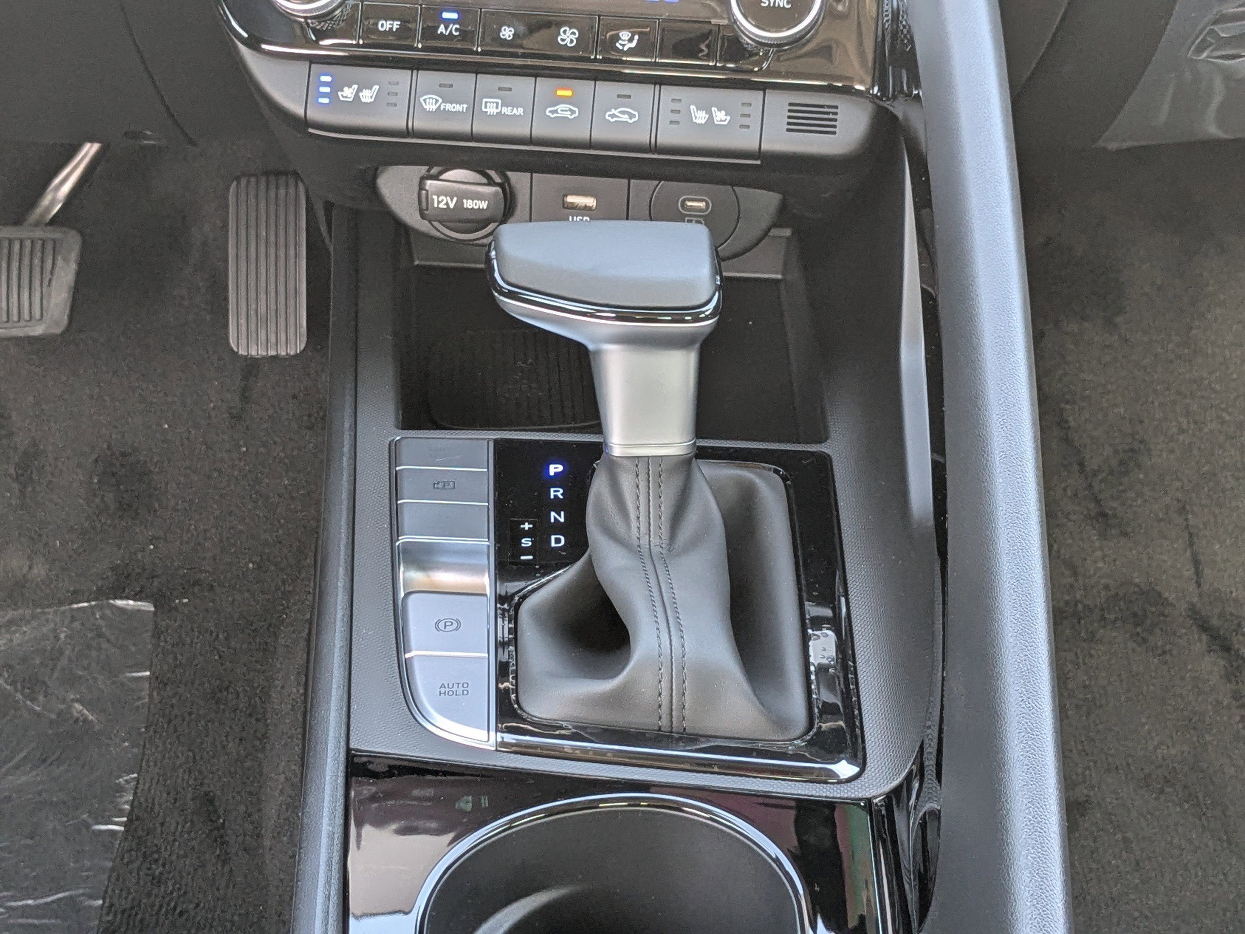 2025 Hyundai Elantra Limited - Photo 15