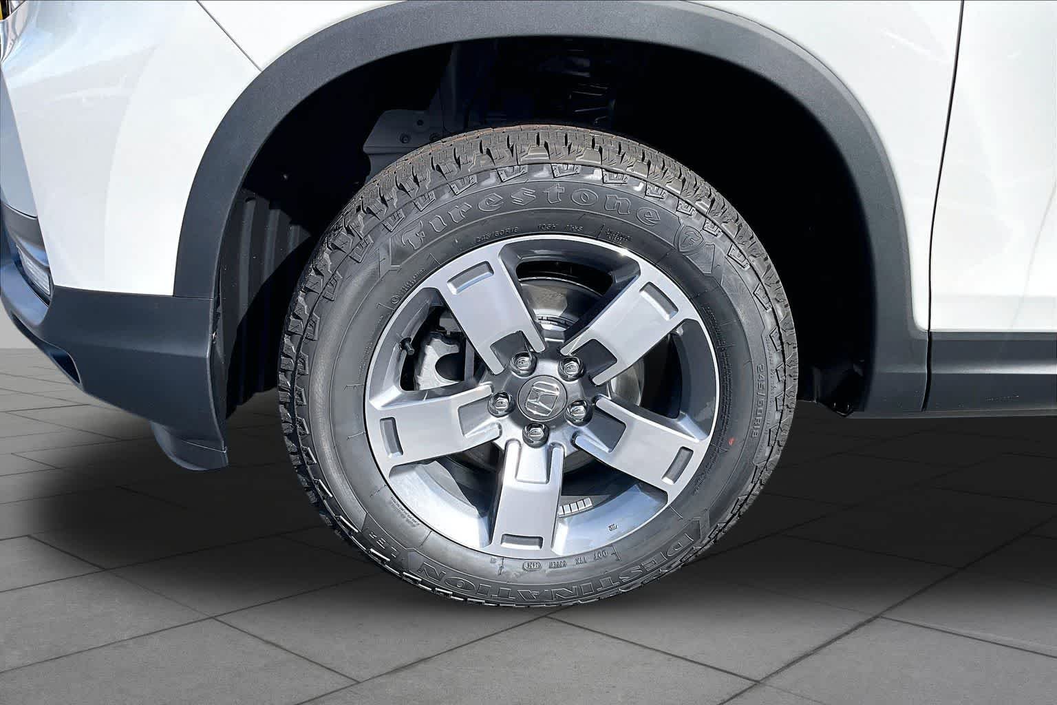 New 2026 Platinum White Pearl Honda RTL image 9