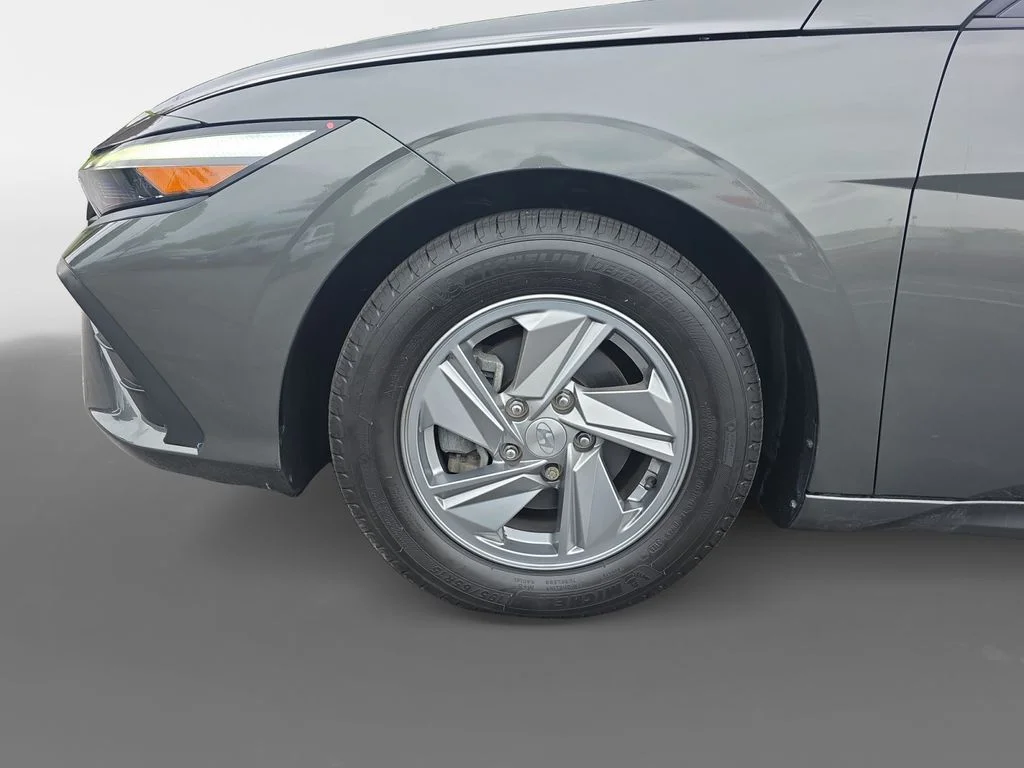 Used 2024 Amazon Gray Hyundai SE image 13