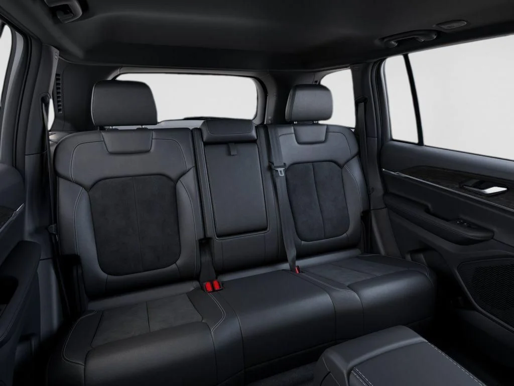 New 2026 Bright White Clear-Coat Exterior Paint Jeep Altitude image 15