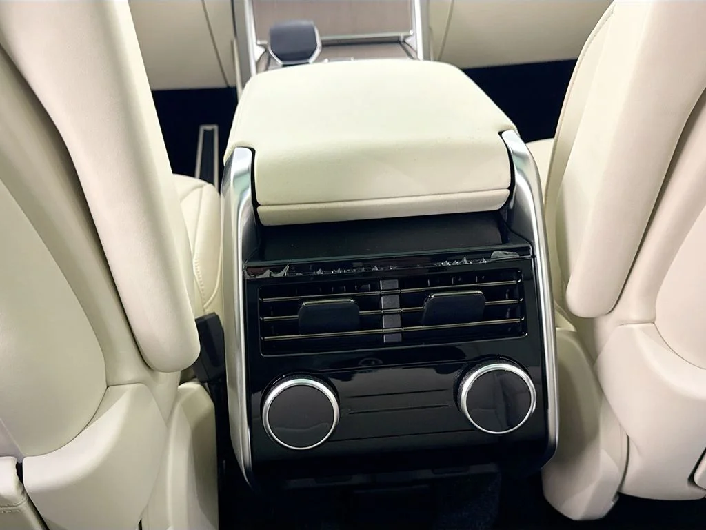 New 2026 British Racing Green Land Rover SE image 26