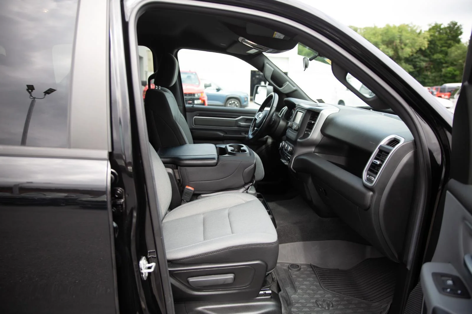 Used 2022 Diamond Black Crystal Pearlcoat Ram Big Horn image 23