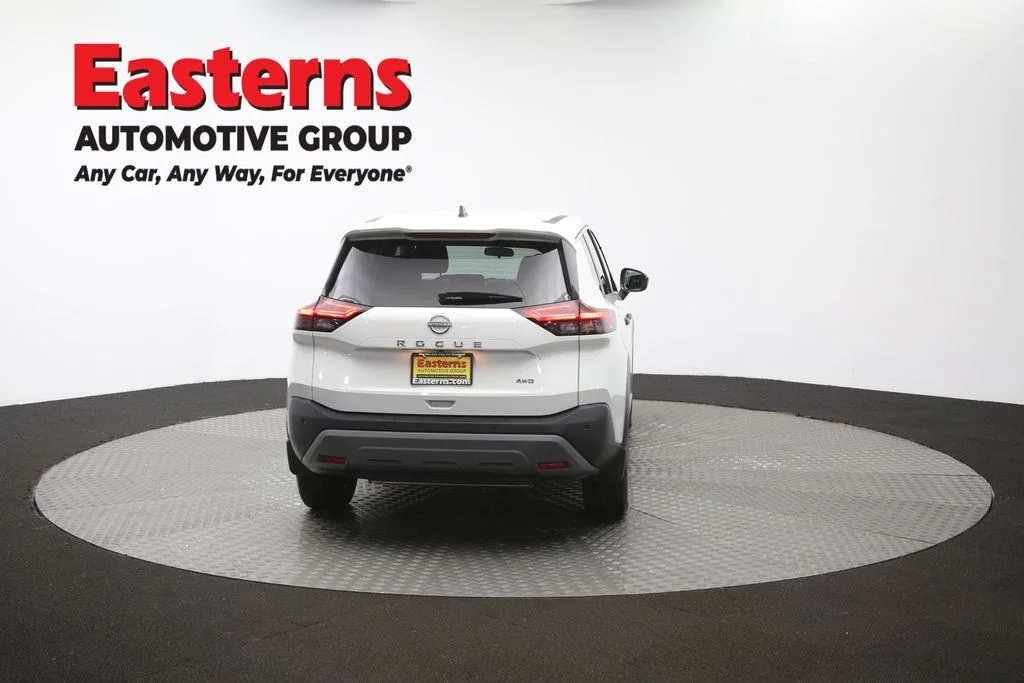 Used 2023 White Nissan S image 39