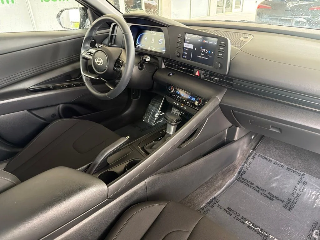 Used 2025 Gray Hyundai SEL Sport image 30