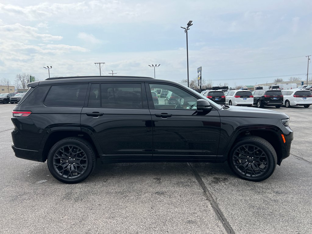 Used 2024 Diamond Black Crystal Pearlcoat Jeep Summit Reserve image 5