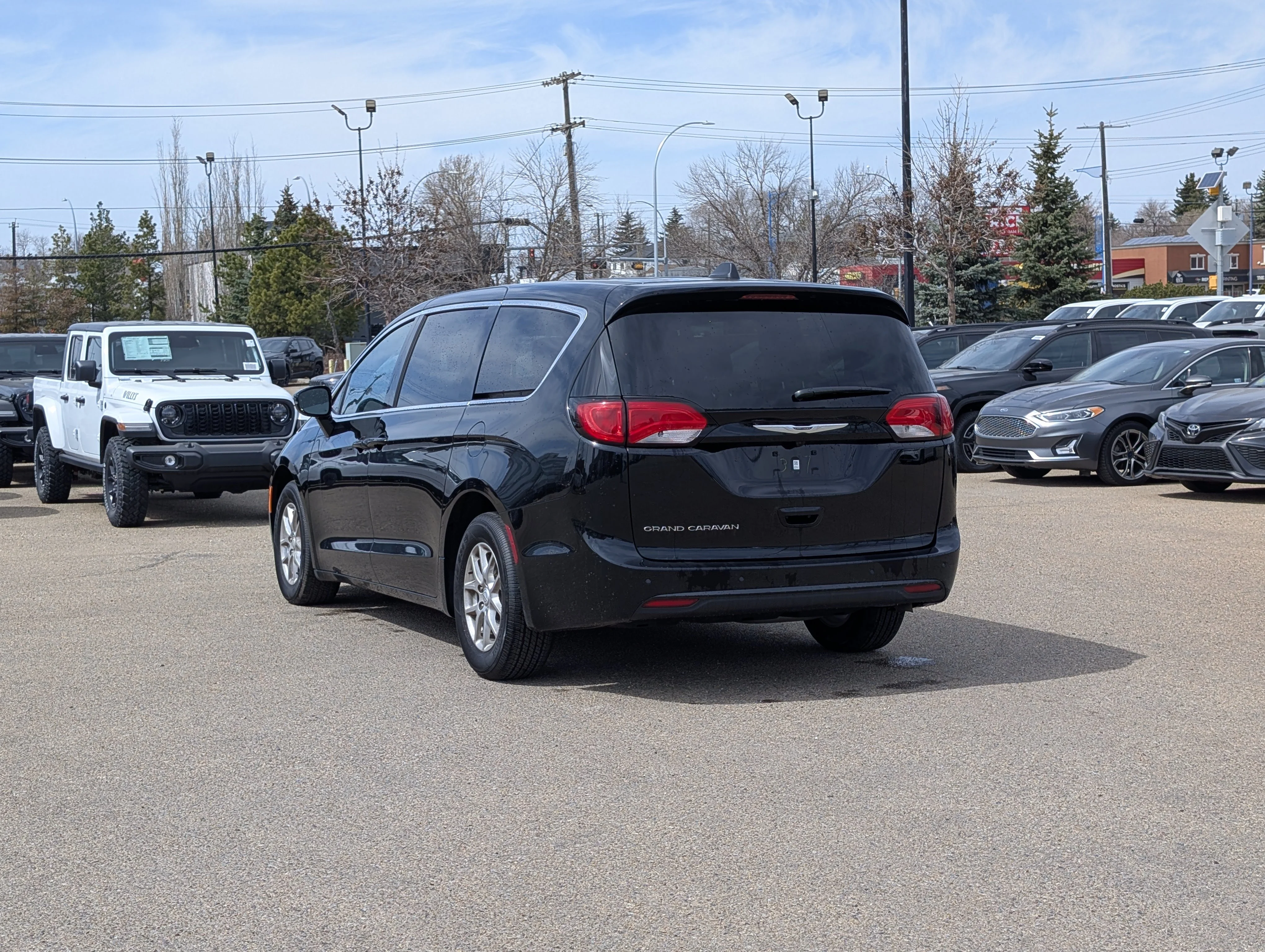 New 2026 Diamond Black Crystal Pearl Chrysler SXT image 4