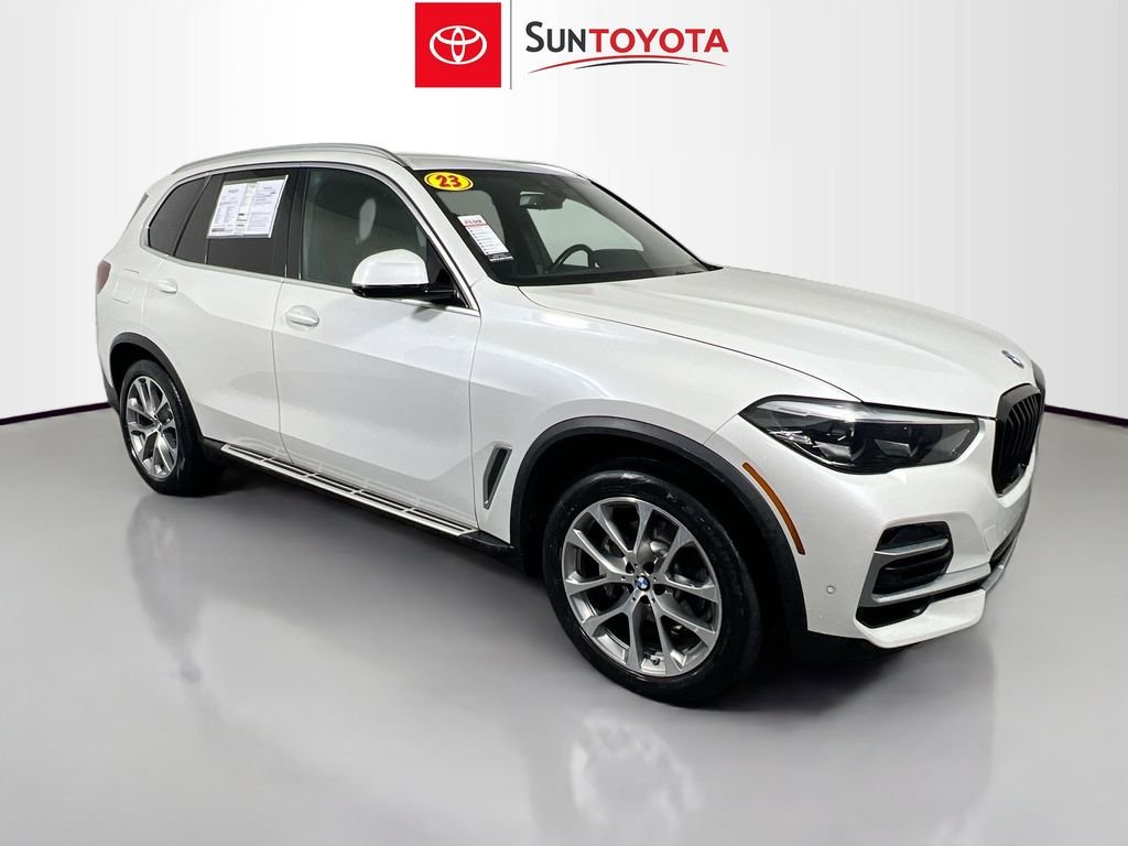 Used 2023 White BMW xDrive40i image 1