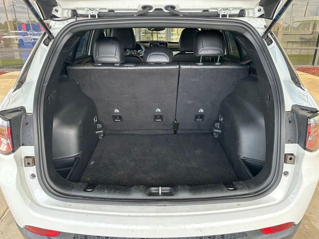 Used 2024 White Jeep Latitude image 20