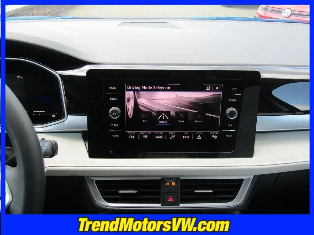 2025 Volkswagen Taos SE - Photo 30
