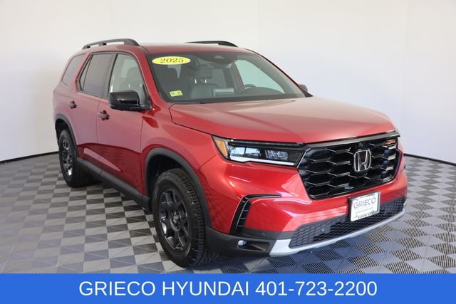 2025 Honda Pilot TrailSport AWD's photo