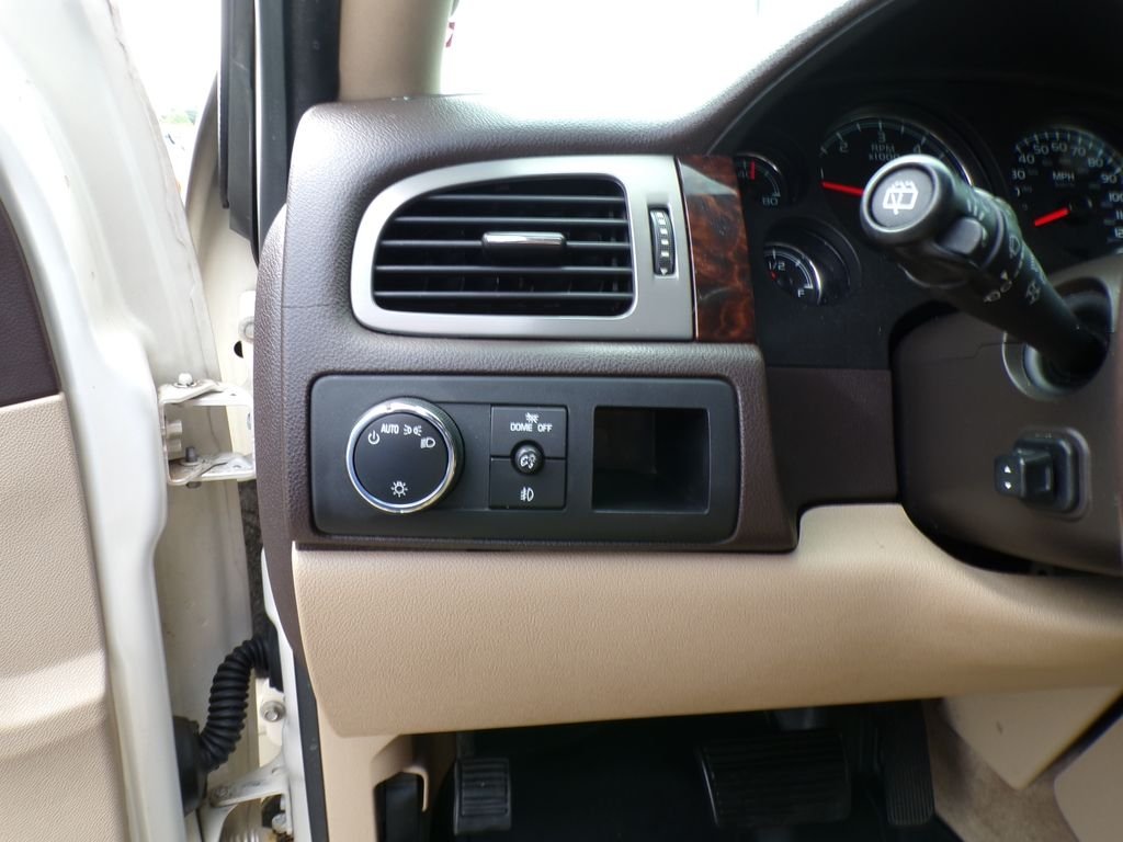 Used 2013 White Diamond Clearcoat GMC Denali image 12