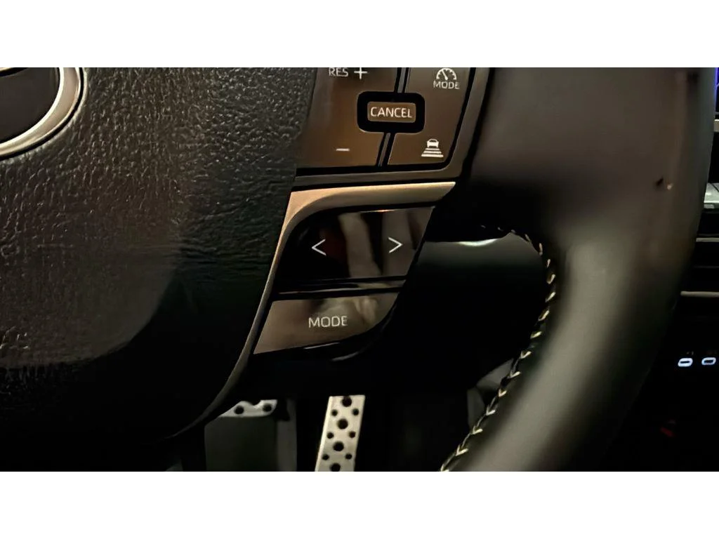 Used 2025 Ice Cap Toyota SE FWD 1 OWNER image 21