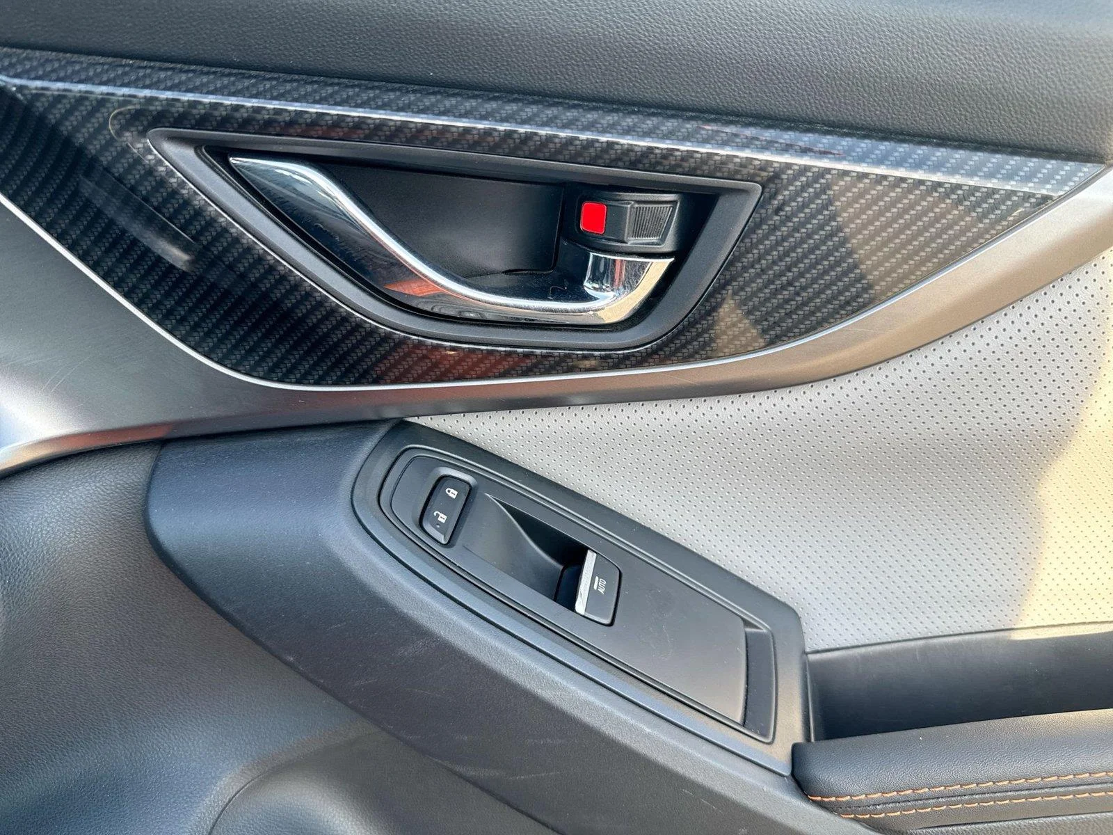 Used 2019 Sunshine Orange Subaru Limited image 18