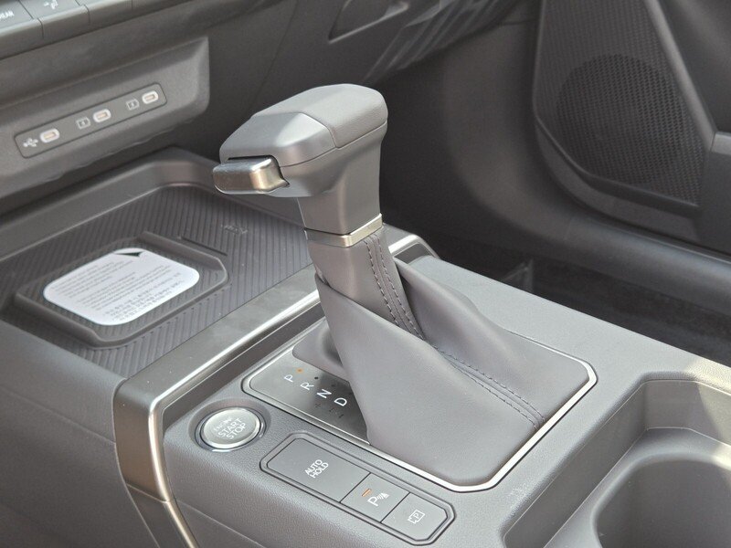 New 2027 Snow White Pearl / Black Roof Kia X-Line S image 13