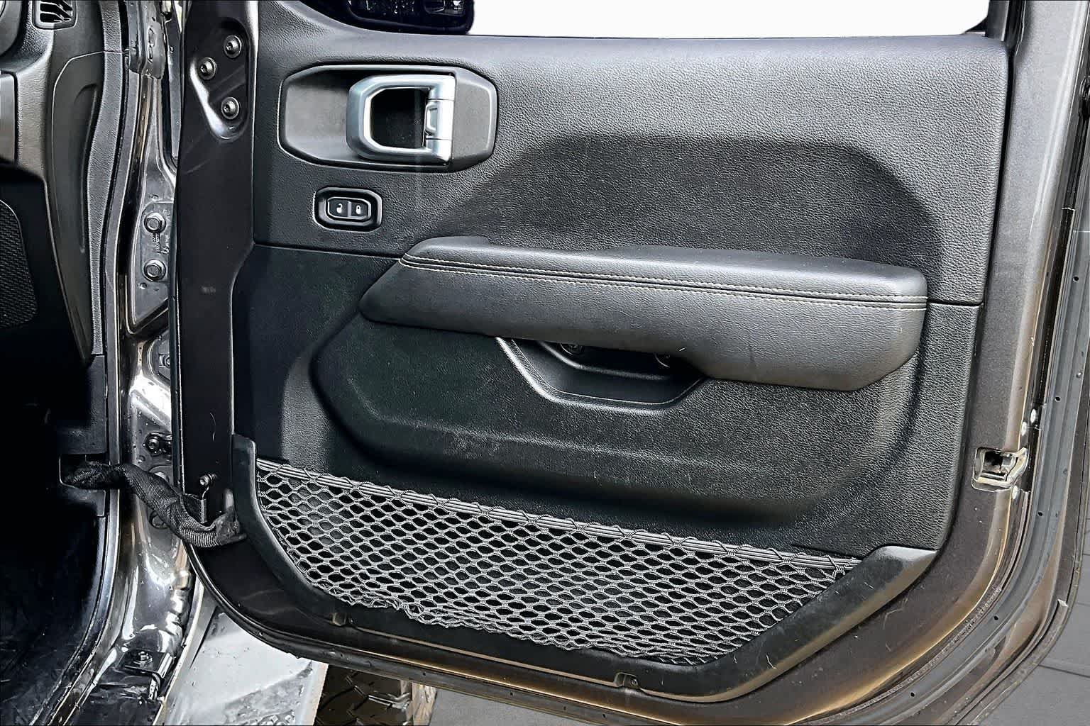 Used 2021 Granite Crystal Metallic Clearcoat Jeep Overland image 23