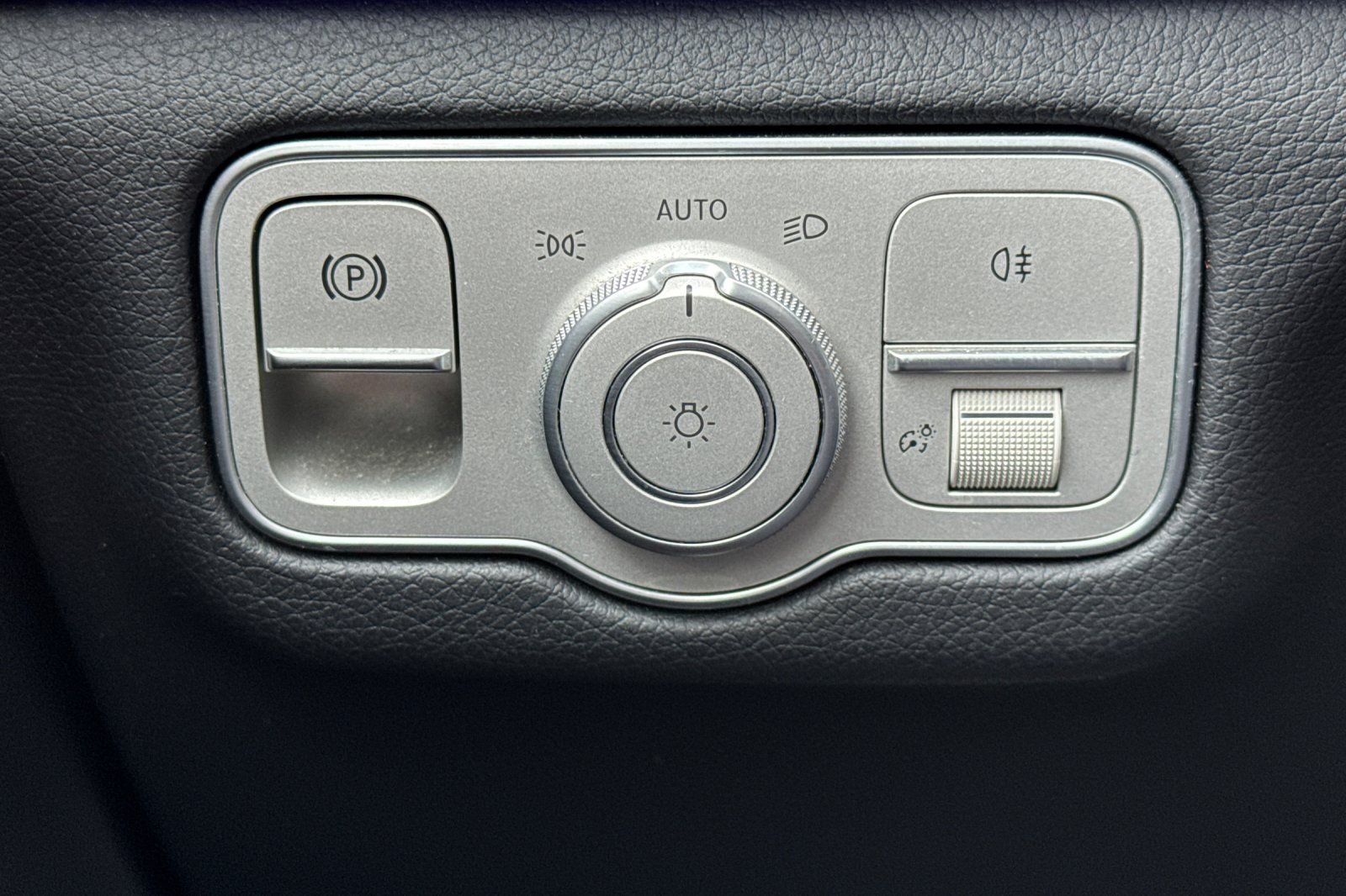 Certified Used 2025  Mercedes-Benz GLE 450 image 34