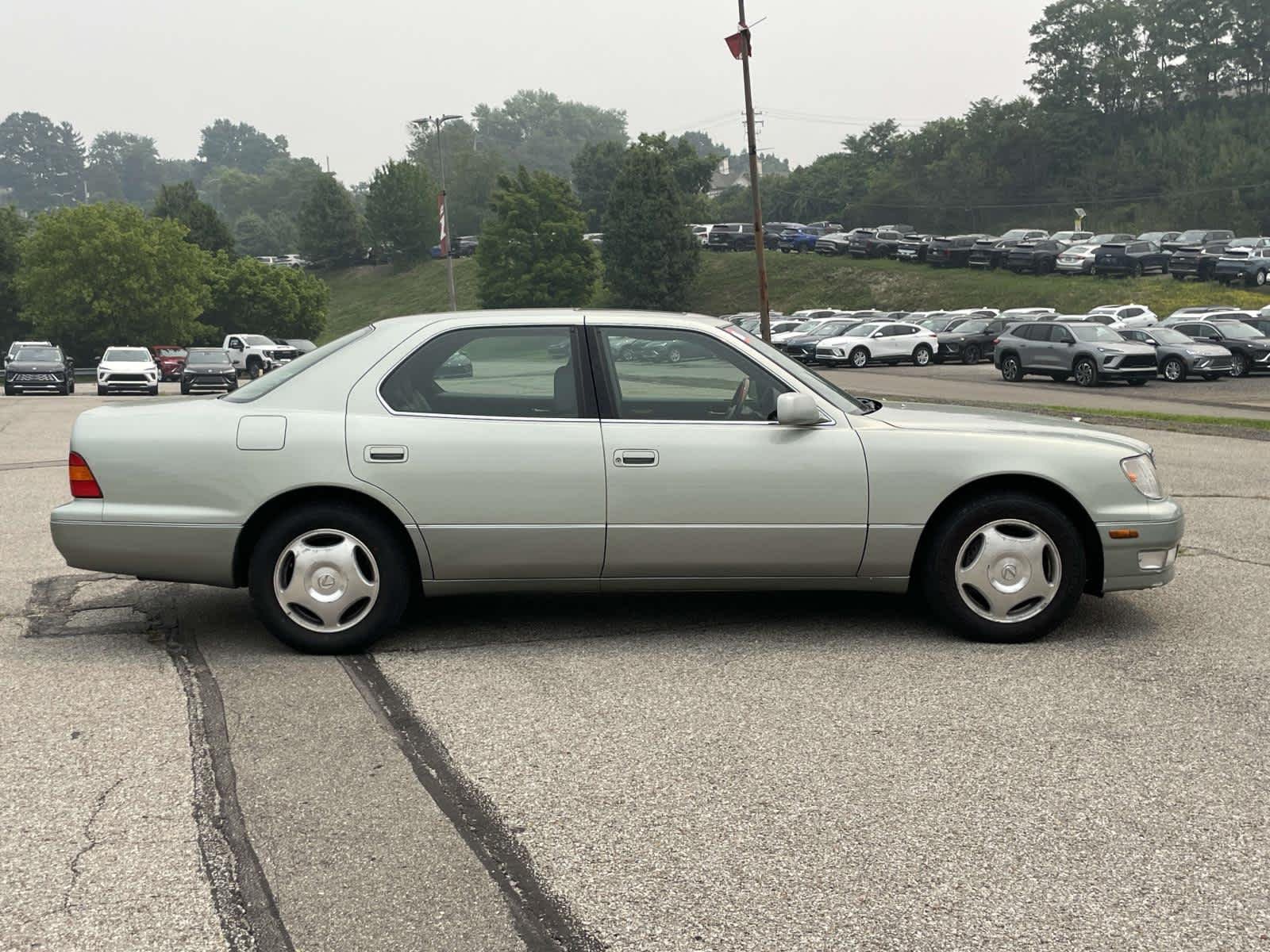 Used 1998 Silver Jade Pearl Lexus  image 6
