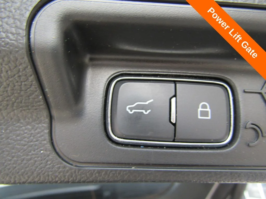 Used 2023 Red Metallic Ford XLT image 19