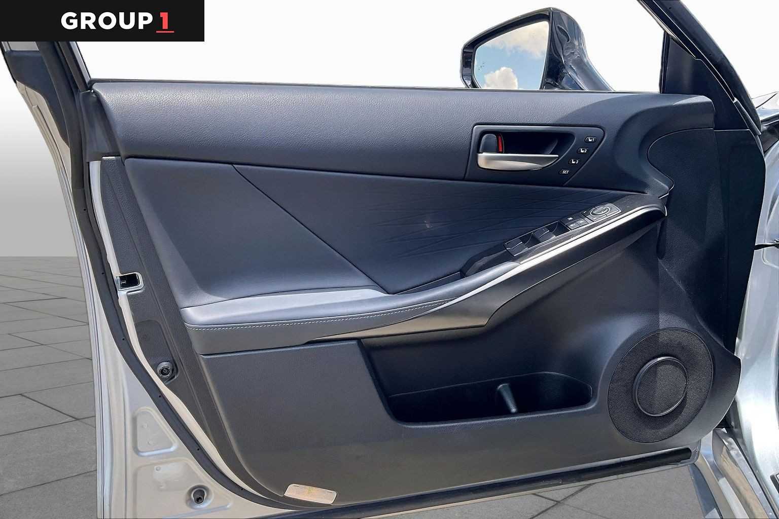 Used 2023 Iridium Lexus  image 19