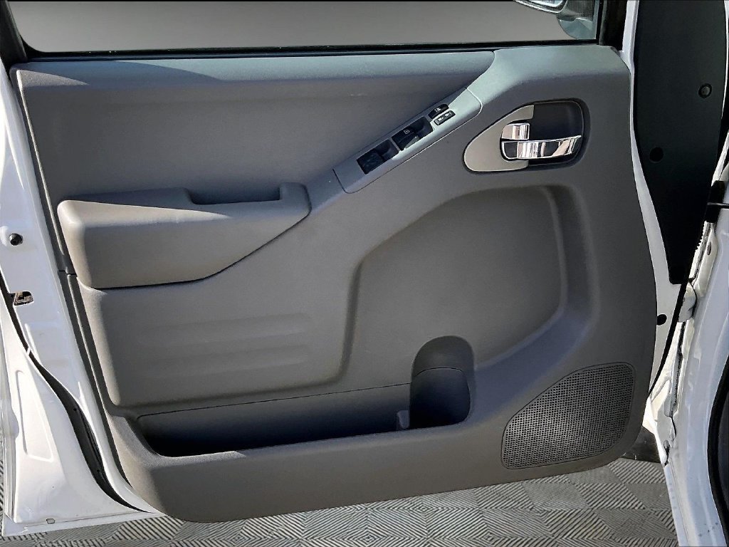 Used 2019 Glacier White Nissan SV image 9