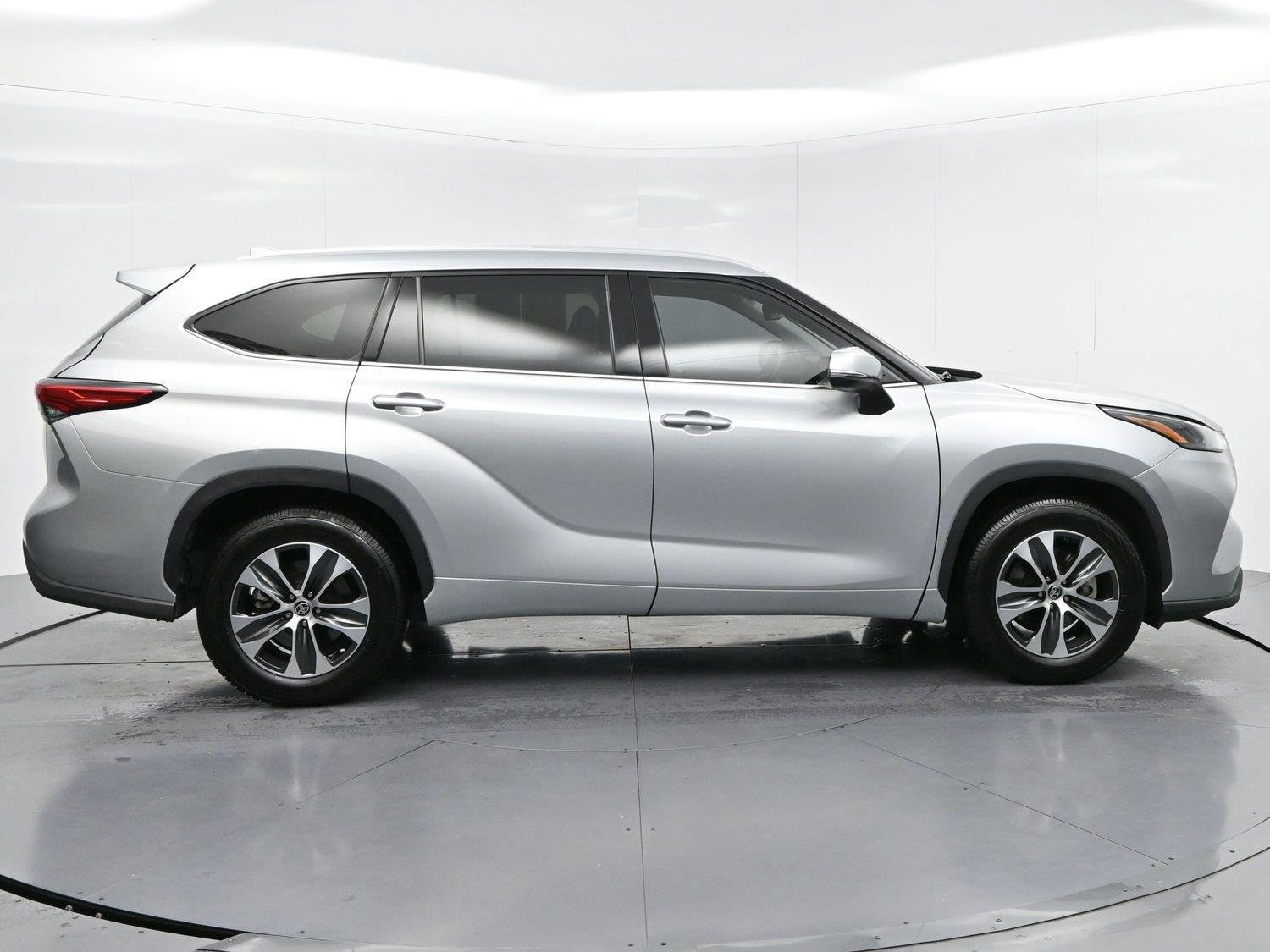 Used 2022 Celestial Silver Metallic Toyota XLE image 8