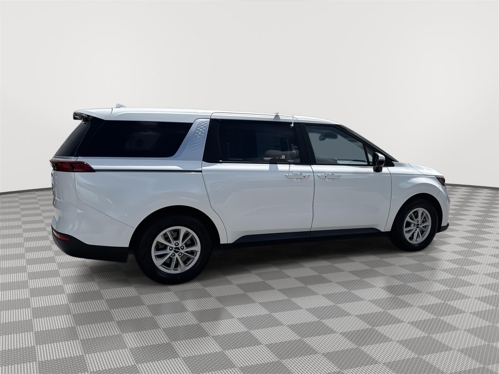 Certified Used 2024 Snow White Pearl Kia LX image 4
