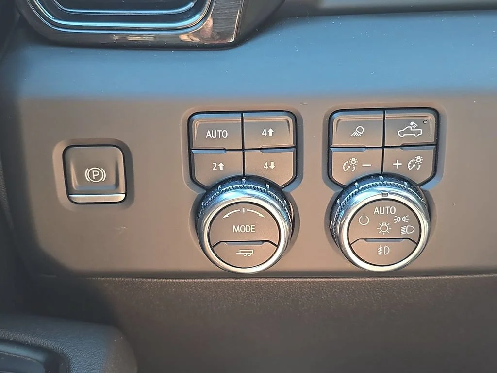 Used 2023 Summit White GMC AT4 image 18