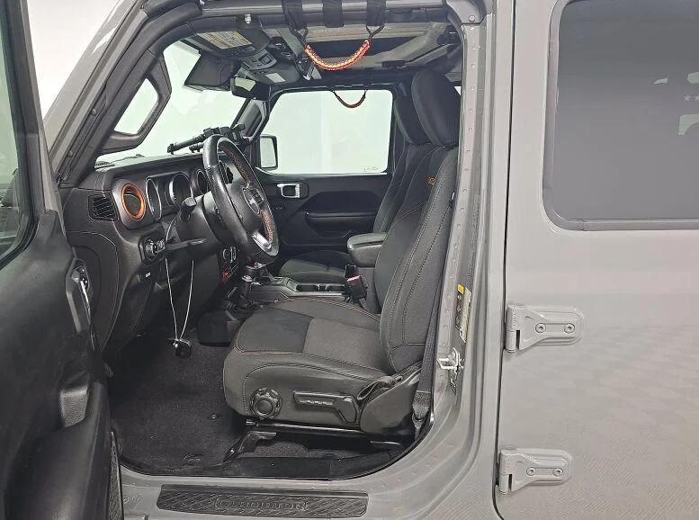 Used 2021 Sting-Gray Clearcoat Jeep Mojave image 11