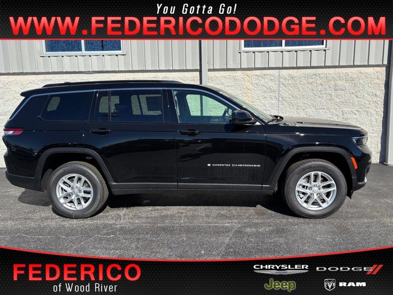 New 2026 Diamond Black Crystal Pearl-Coat Exterior Paint Jeep Laredo X 4x4 image 1