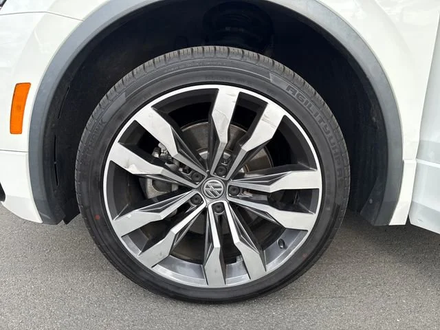Used 2020  Volkswagen SEL Premium R-Line image 23