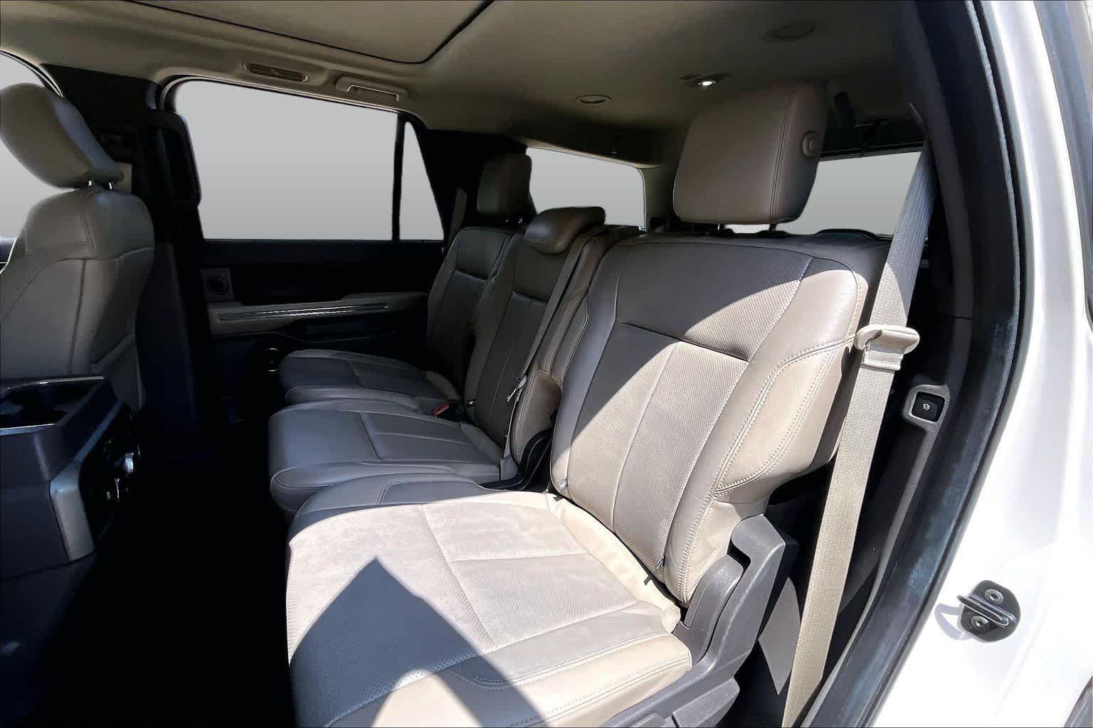 Used 2018 White Platinum Metallic Tri-Coat Ford XLT image 20