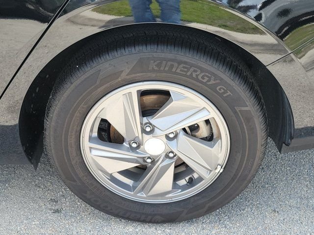 Certified Used 2025 Black Hyundai SE image 5
